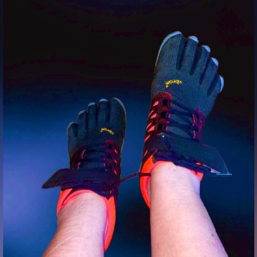 Vibram V-Train Black/Coral/Grey Wmns sz 7.5/8
